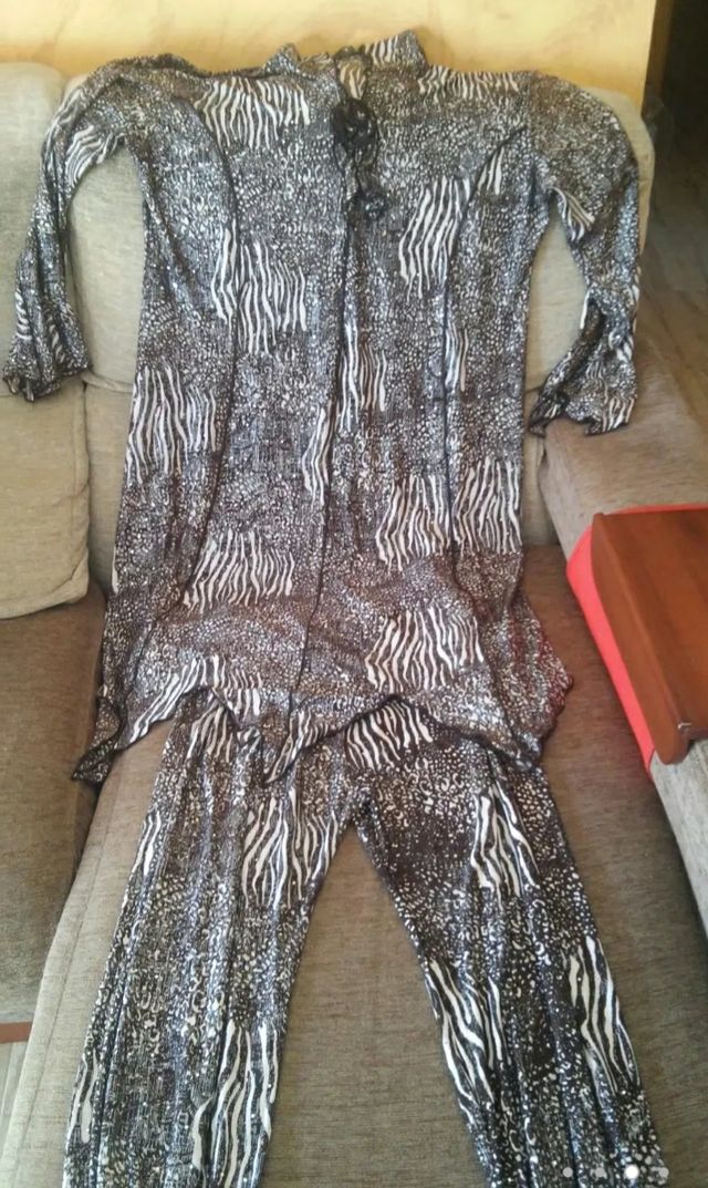 Vestido árabe de segunda mano por 10 € en San Fernando en WALLAPOP