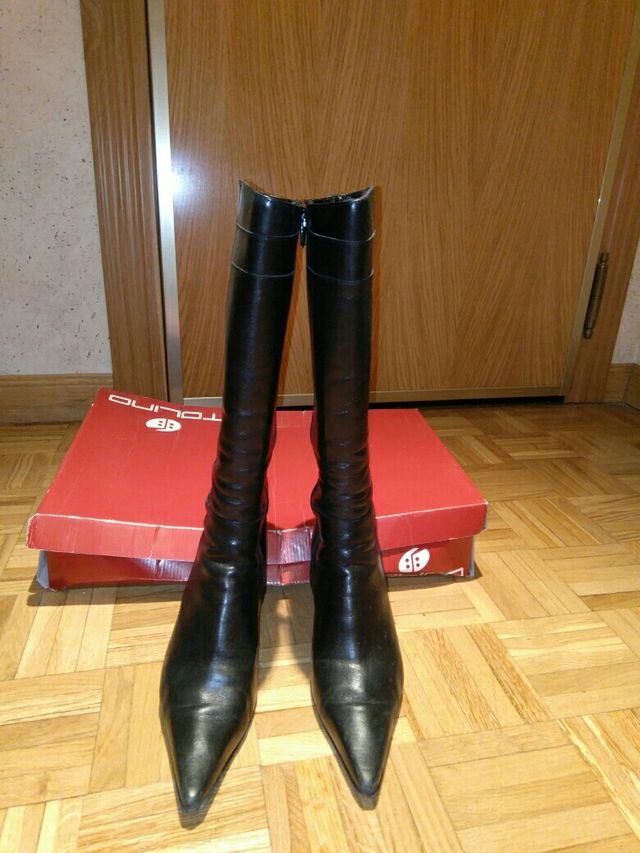 Botas negras de piel