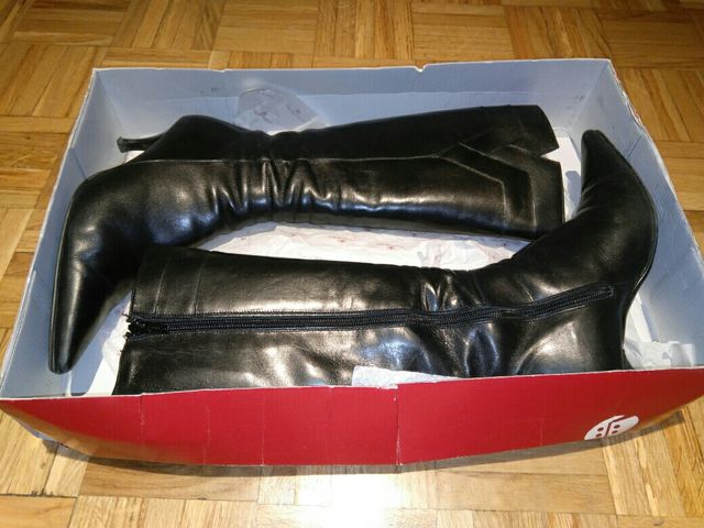 Botas negras de piel