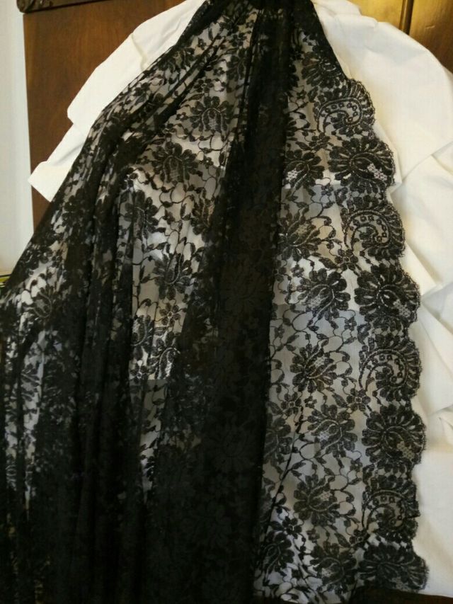 mantilla negra fallera