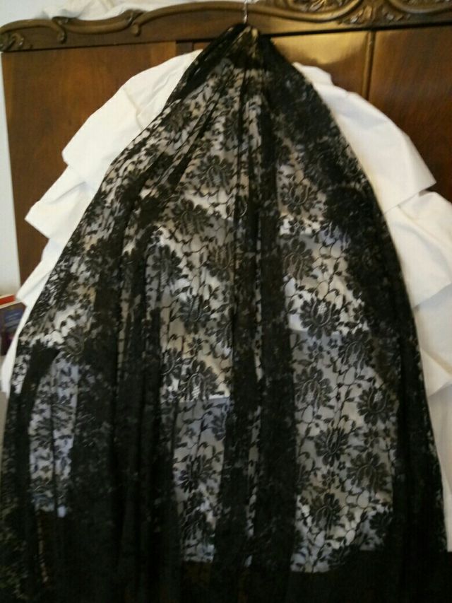 mantilla negra fallera