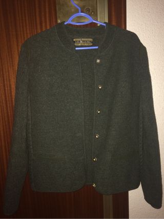 Chaqueta Austriaca ORIGINAL de mujer. de segunda mano por 35 EUR en Madrid  en WALLAPOP