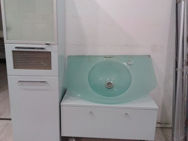 Mueble cuarto de baño, con pila de cristal de segunda mano por 80 ... Mueble cuarto de baño, con pila de cristal de segunda mano por 80 ...