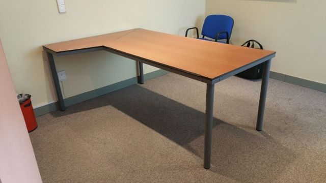 Mesa madera oficina diseño de segunda mano por 250 € en Collado ... Mesa madera oficina diseño de segunda mano por 250 € en Collado ...