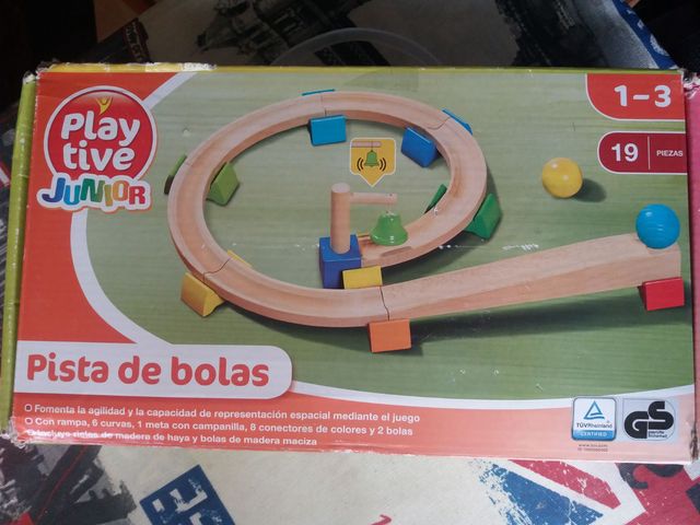 Pista de bolas de madera