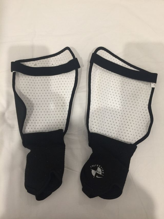 Espinilleras Nike nuevas
