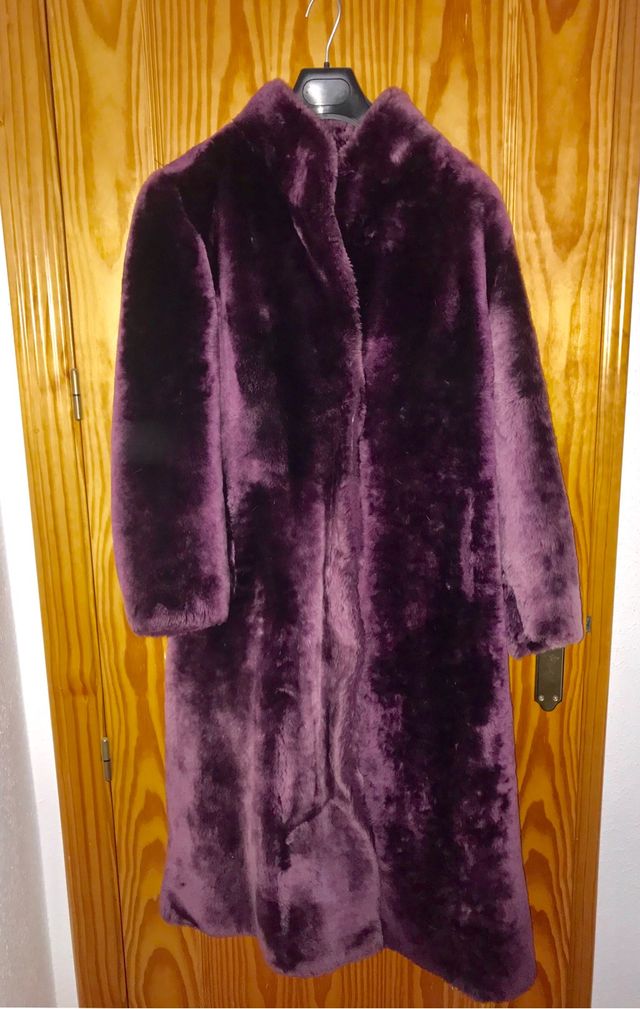 Abrigo piel mutón morado