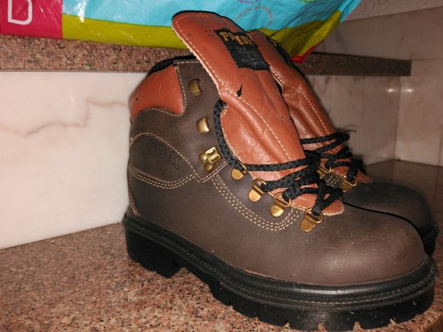 Botas de seguridad Paredes sin estrenar para niño