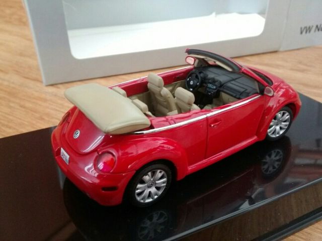 o Volkswagen New Beetle Cabriolet 1/43 AutoArt
