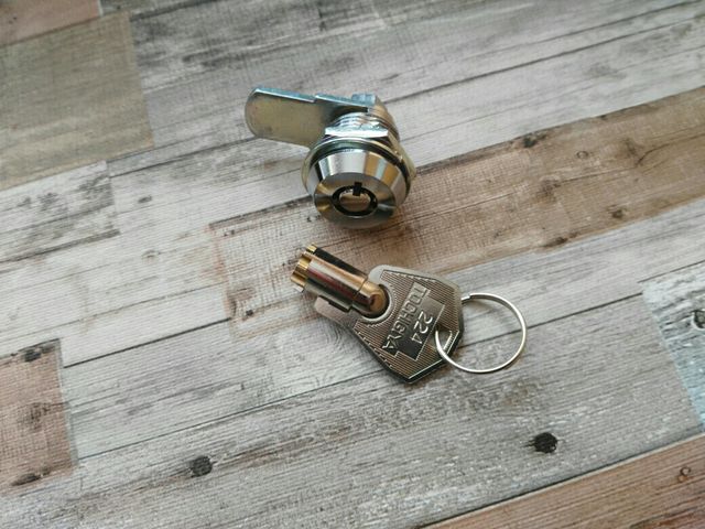 Cerradura seguridad para archivador de segunda mano por 10 € en León en