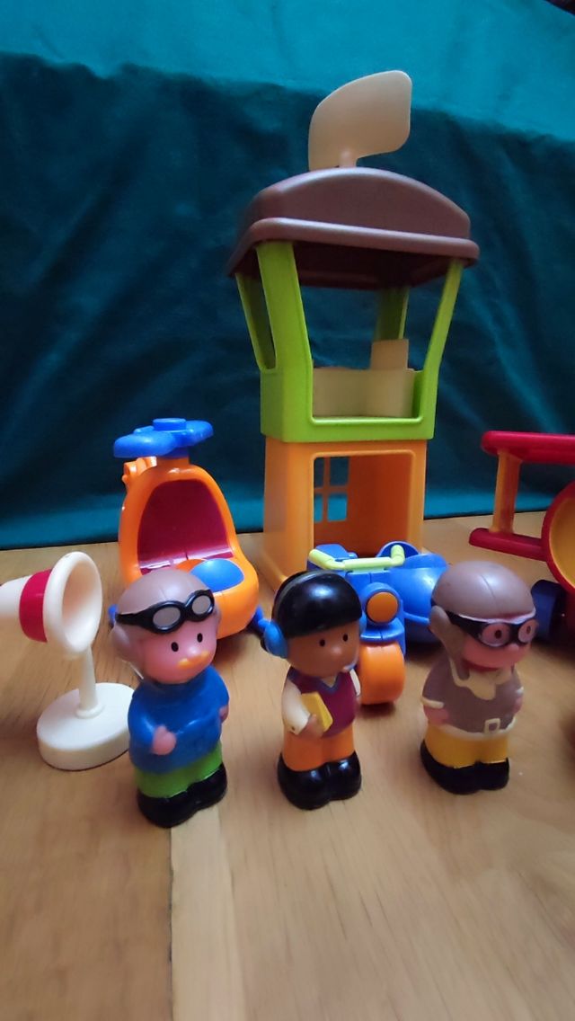 Avión, helicóptero, sidecar y torre de control