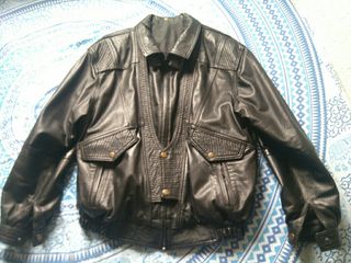Chaqueta de cuero antigua de segunda mano por 15 EUR en Badalona en WALLAPOP