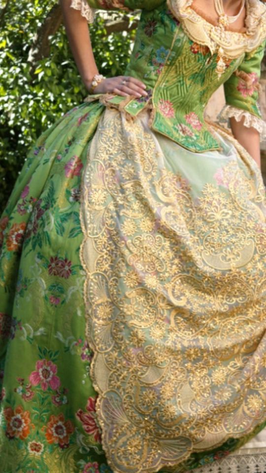 Traje fallera siglo XVIII