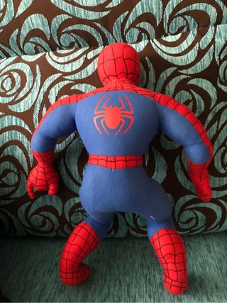 peluche spiderman gigante
