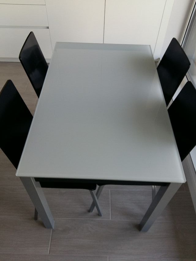 Mesa con 4 sillas cocina. Diseño. Ondarreta de segunda mano por 395 ... Mesa con 4 sillas cocina. Diseño. Ondarreta de segunda mano por 395 ...