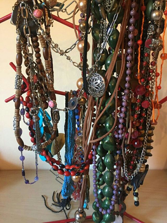 LOTE DIVERSOS COLLARES Y COLGANTES