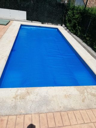 Manta termica piscina-cobertor solar de segunda mano por 5 € en Madrid