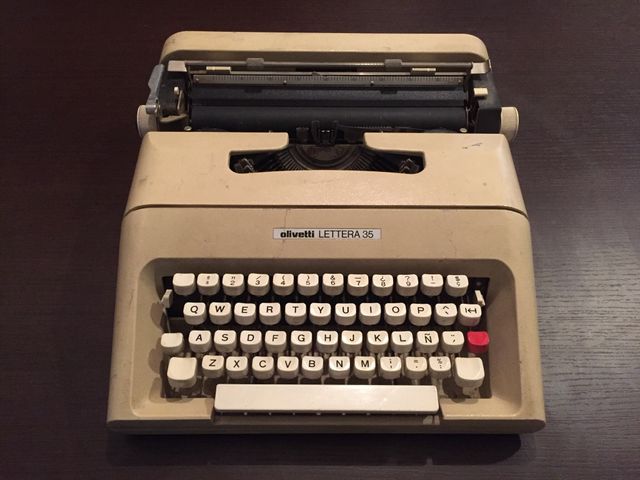 Máquina de escribir Olivetti lettera 35