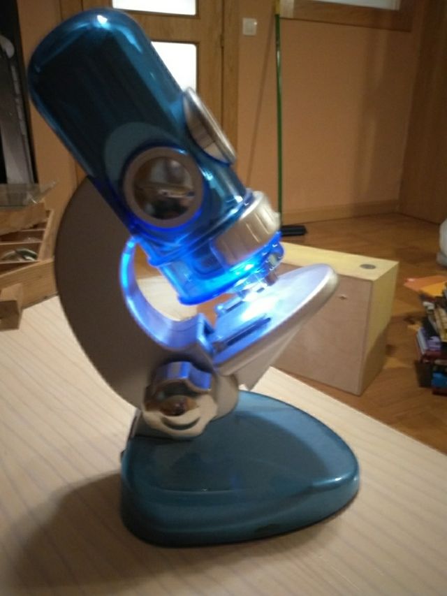 Microscopio giocattolo