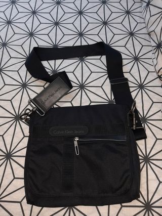 Bolso bandolera de hombre Calvin Klein jeans negro de segunda mano por 34  EUR en Sant Feliu de Llobregat en WALLAPOP