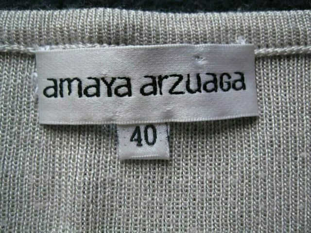 Amaya Arzuaga top gris perla talla 40