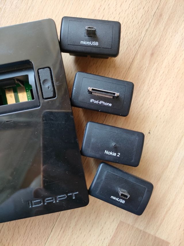 CARICABATTERIE UNIVERSALE IDAPT I2+