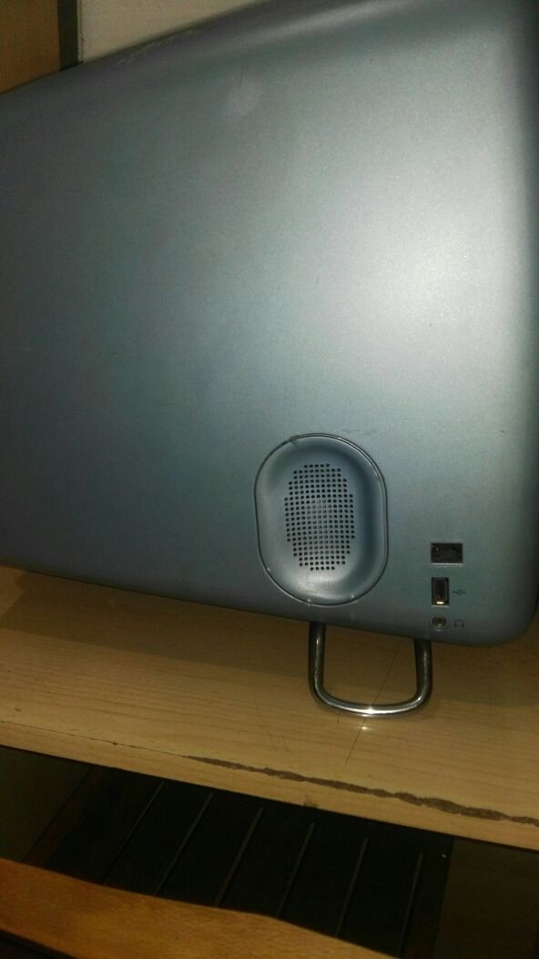 ORDENADOR DE MESA PORTÁTIL CPU Y PANTALLA COMPACTO