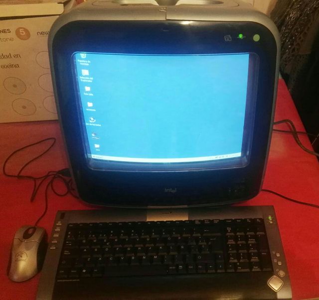 ORDENADOR DE MESA PORTÁTIL CPU Y PANTALLA COMPACTO