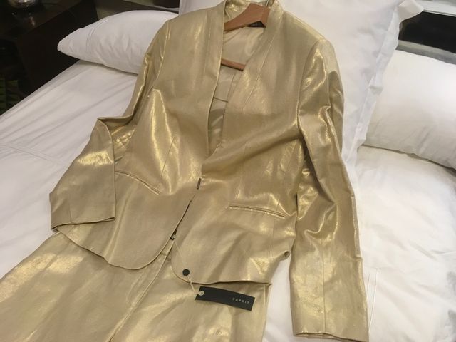 Precioso trage dorado