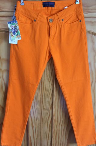 Pantalon Victorio Lucchino, mujer de segunda mano por 30 EUR en Tres Cantos  en WALLAPOP