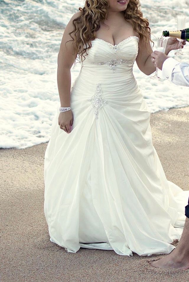 vestido de novia blanco perla con aplicaciones de segunda mano por