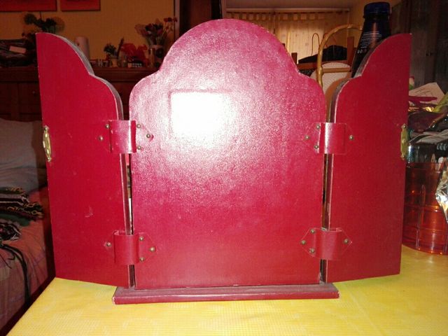 Tríptico religioso antiguo