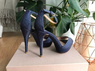 Sandalias tacón azules Zara 38 de segunda mano por 15 EUR en Málaga en  WALLAPOP