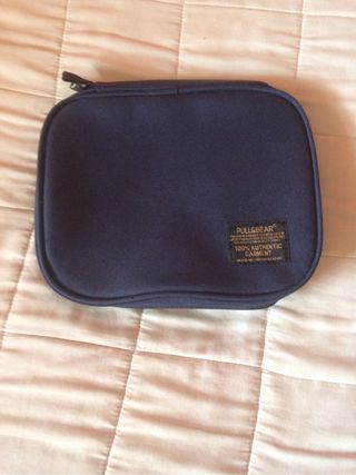 Neceser Pull \u0026amp; Bear de segunda mano por 1 EUR en Barcelona en WALLAPOP