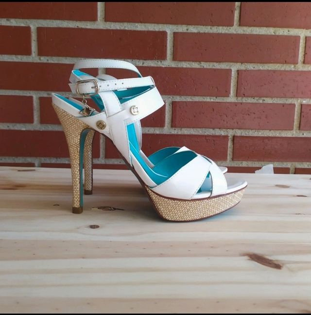 Sandalias italianas alta gama. 37.