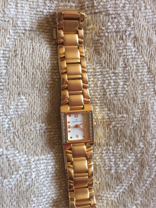 Reloj fantastico baño oro