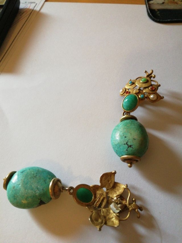 Pendientes de turquesas y oro.