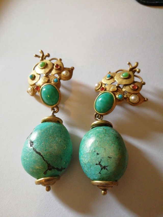 Pendientes de turquesas y oro.