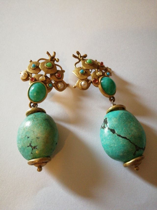 Pendientes de turquesas y oro.