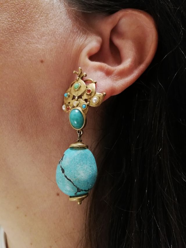 Pendientes de turquesas y oro.