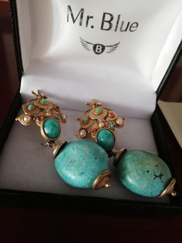 Pendientes de turquesas y oro.