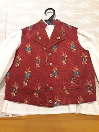 Traje de fallero niño. de segunda mano por 30 € en Valencia CAMISA FALLERO de segunda mano por 30 € en Valencia en WALLAPOP