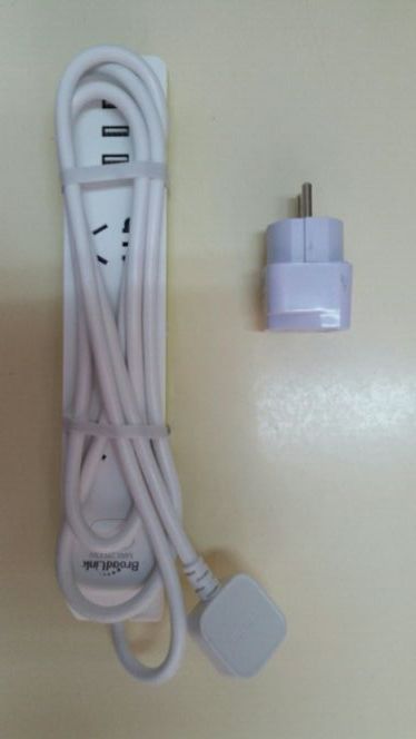 regleta WiFi con enchufes y USB