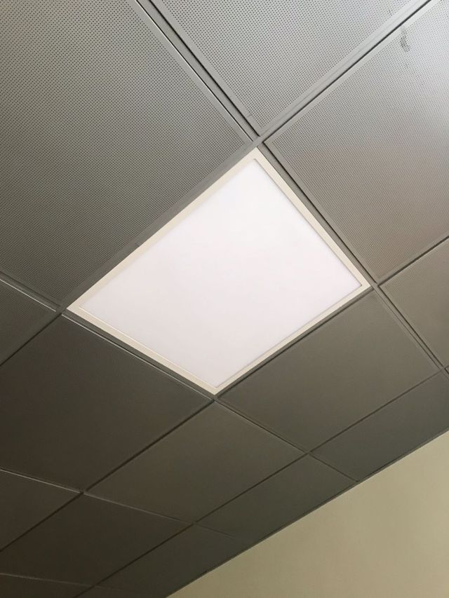 PLACAS DE TECHO DESMONTABLE DE METAL de segunda mano por 4 € en