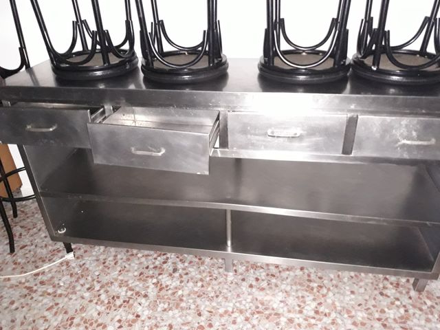Mesa acero inoxidable con cajones para cocina y es en Gandía en WALLAPOP Mesa acero inoxidable con cajones para cocina y es en Gandía en WALLAPOP