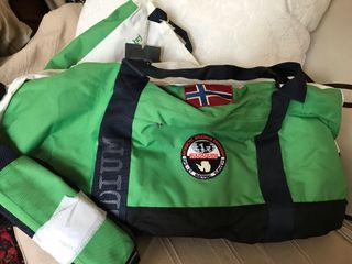 BOLSA VIAJE NAPAPIJRI Rebajada 59€ de segunda mano por 48 EUR en Barcelona  en WALLAPOP