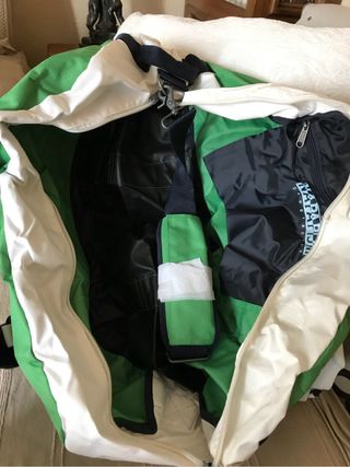BOLSA VIAJE NAPAPIJRI Rebajada 59€ de segunda mano por 48 EUR en Barcelona  en WALLAPOP