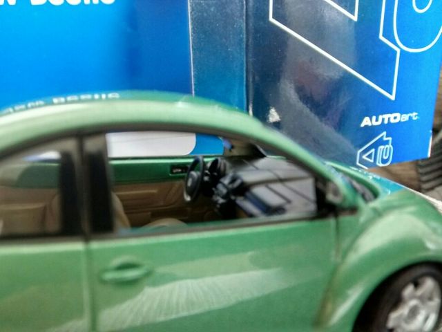 1 Volkswagen New Beetle 1/43 AutoArt