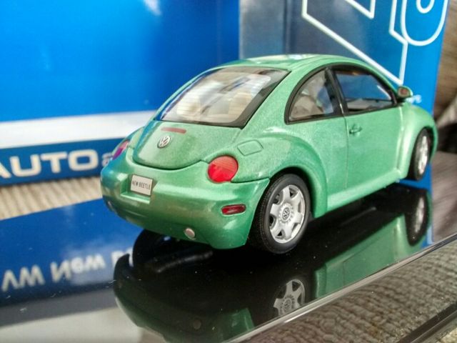 1 Volkswagen New Beetle 1/43 AutoArt