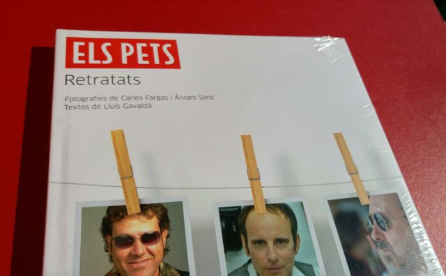 LLIBRE"ELS PETS RETRATATS"PRECINTAT NOU A ESTRENAR